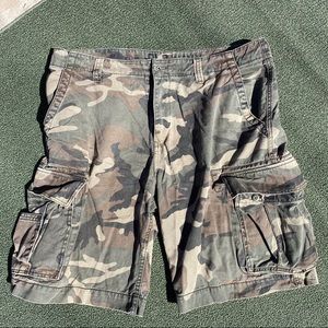 Old Navy Men’s Camo Cargo Shorts size 35